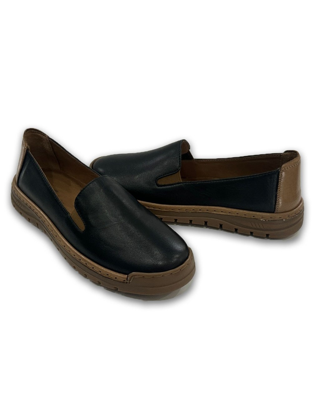 Γυναικεία δερμάτινα μοκασίνια W25F304